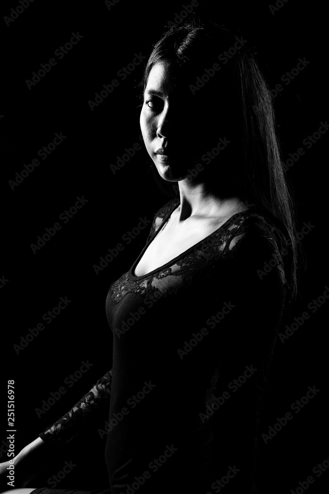 Φωτογραφία Silhouette Slim Skin Asian Woman black straight hair with Body Suit rim light, A