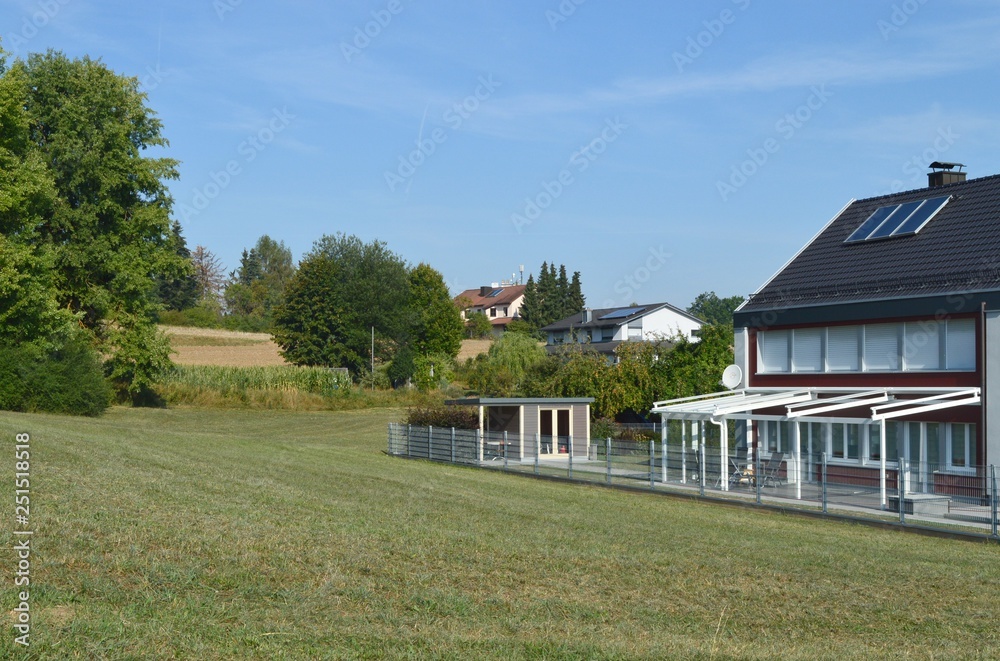Fototapeta premium Sommer, außerhalb der Stadt