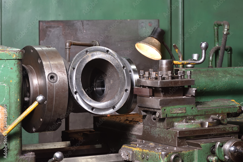 The body of the valve is installed on the old milling machine to cut the edges The body of the valve is installed on the old milling machine to cut the edges