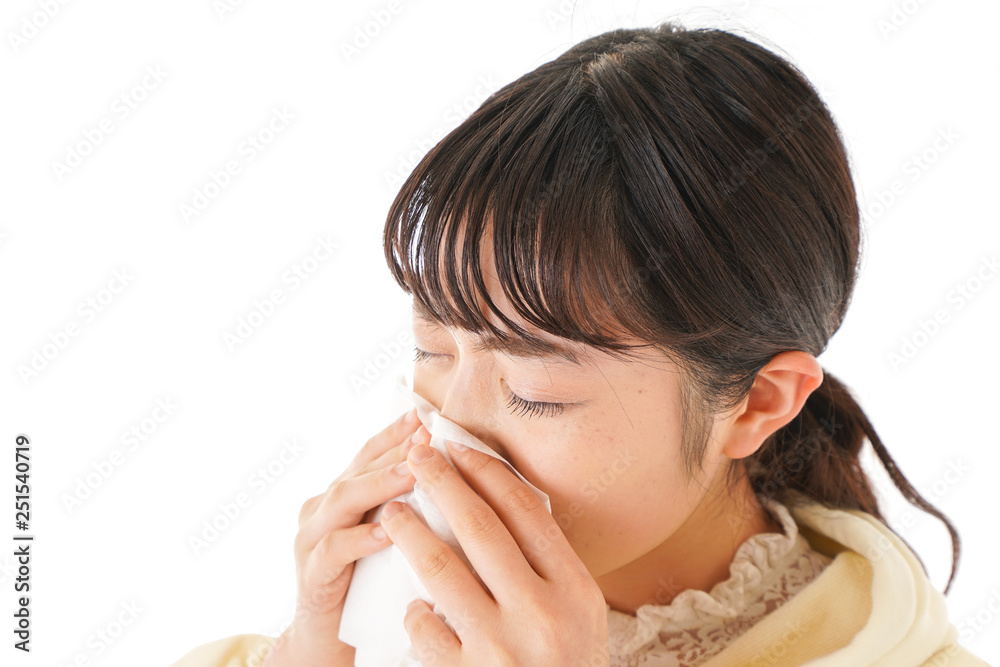花粉症・アレルギーで苦しむ若い女性 花粉症・アレルギーで苦しむ若い女性