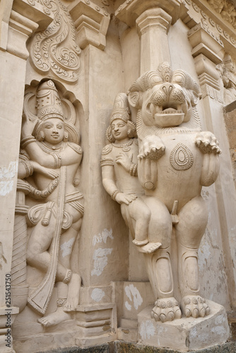 Sculptures au temple Kanshipuram  Inde du Sud