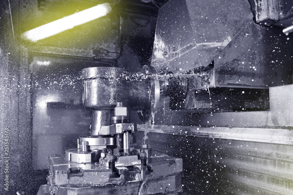 Φωτογραφία The process of drilling and grinding holes in the body of the valve on the CNC machine