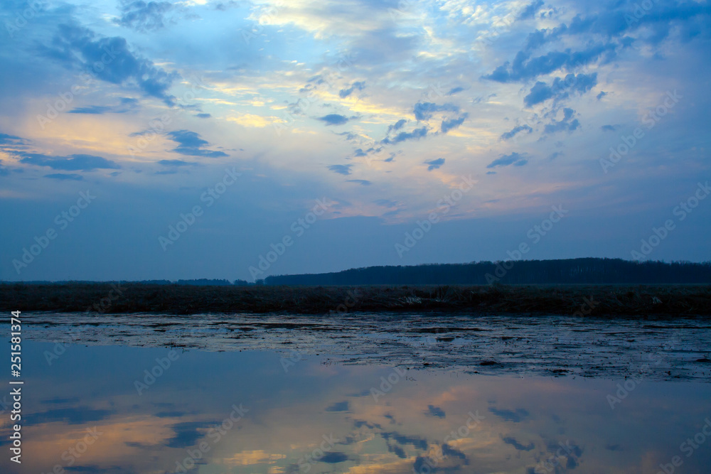 Obraz premium Sunrise on river