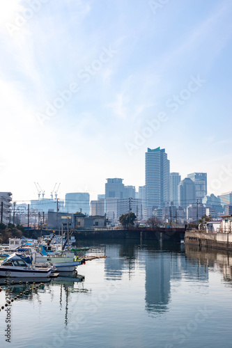 横浜の運河 © moronobu