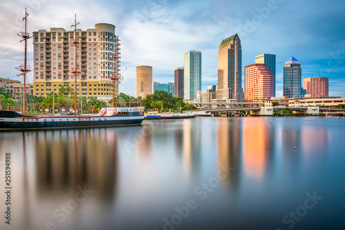 Obraz na plátne Tampa, Florida, USA downtown skyline on the bay
