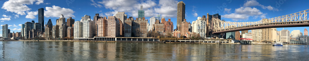 Panoramic view of Midtown Manhattan skyline from Roosevelt Island, New York City