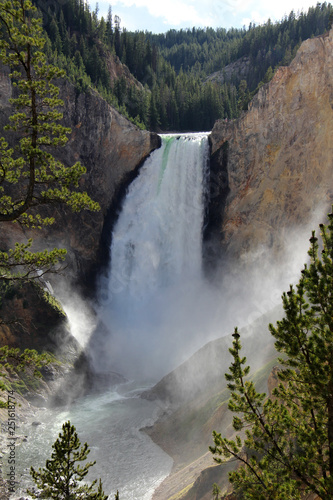 Yellowstone - Canyon Waterfall