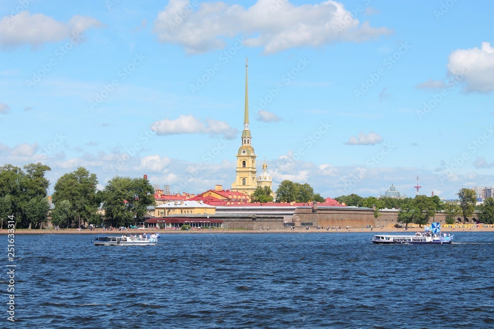 Obraz premium The symbol of St. Petersburg is the Peter and Paul Fortress.