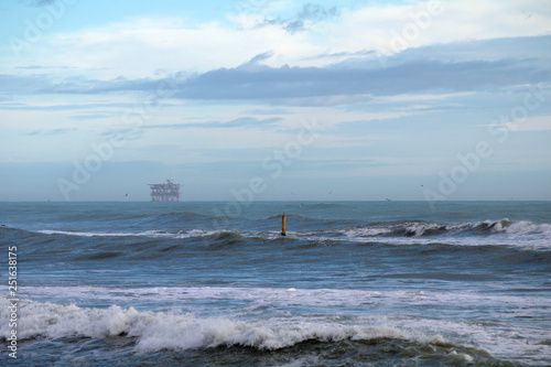 platform for hydrocarbons,seascape,horizon,waves,clouds,view