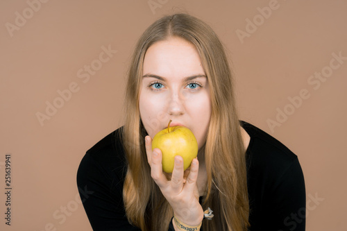 girl with an apple