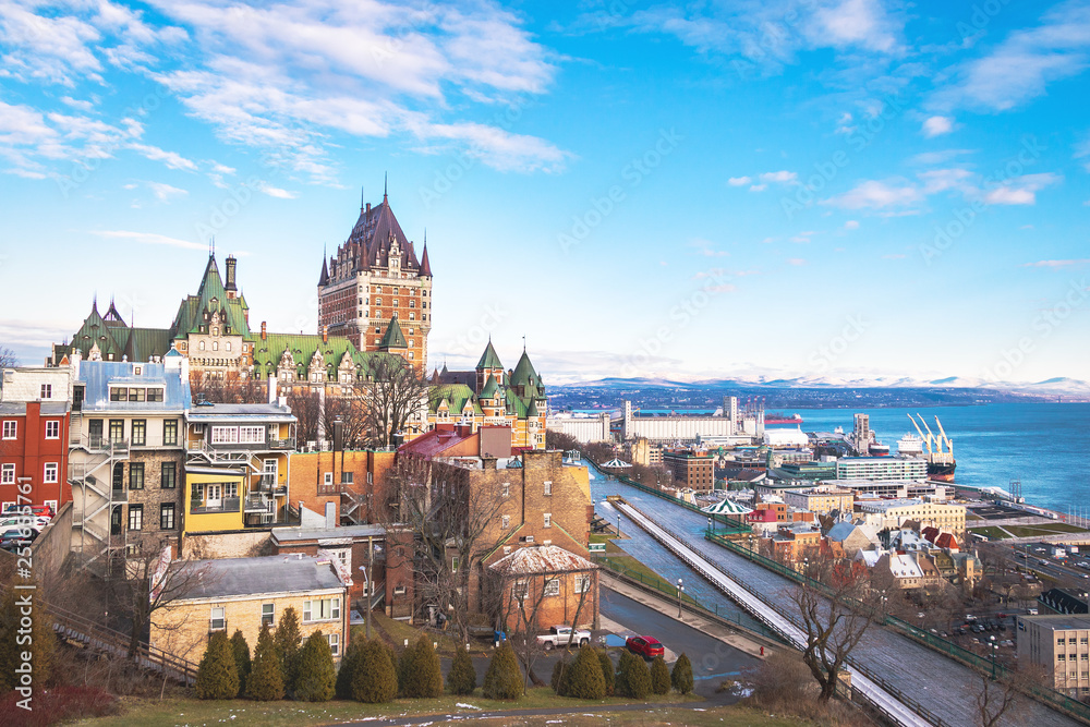 Naklejka premium Widok na panoramę miasta Quebec z Chateau Frontenac - Quebec, Quebec, Kanada