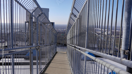 Bild auf Leinwand Aussicht auf Oberhausen, Duisburg und Bottrop vom Gasometer Dach