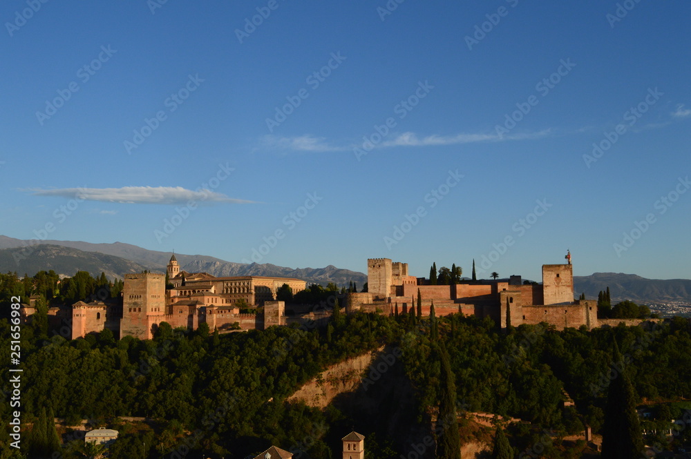 Vista de la Alhambra desde Mirador de San Nicolás, Granada, España.
