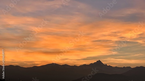 tramonto sul Monviso, cima delle Alpi Cozie in Piemonte
