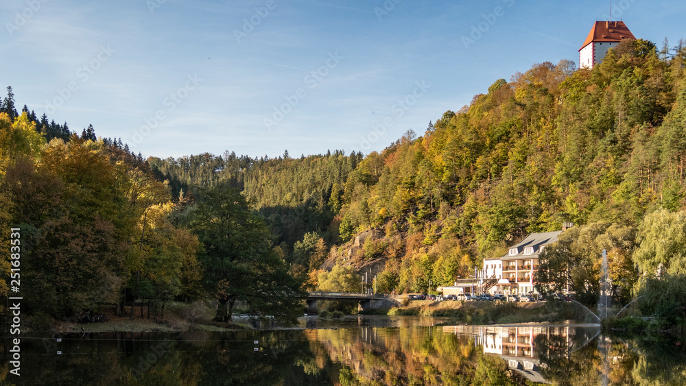 Obraz premium Ziegenrück castle seen from the saale river in Thuringia/Germany