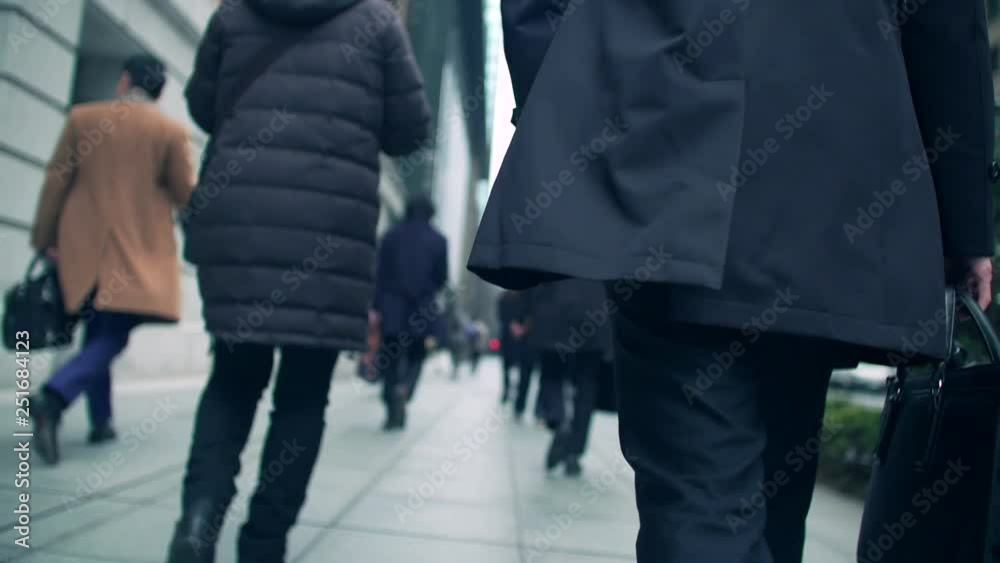 出勤するビジネスマン