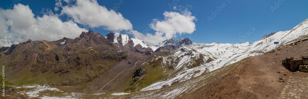 trash,panoramic view,Vinicunca, Seven Colors Mountain,Seven Colors Mountain,Trekking,Cusco, Perú.