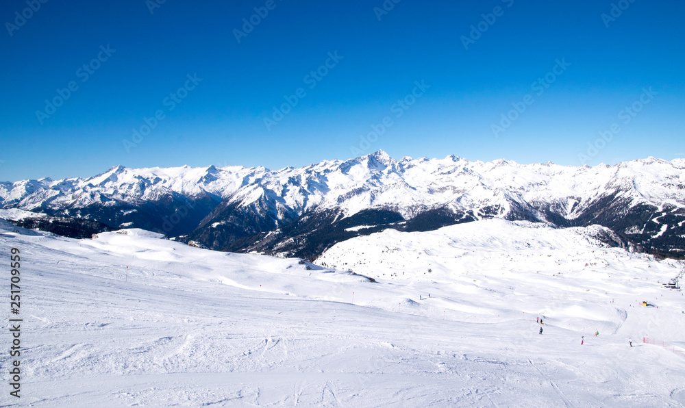Impianti sciistici Madonna di Campiglio, Dolomiti di Brenta, Trentino Alto Adige in inverno