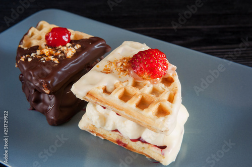 Schilderij op canvas Belgian waffles. Delicious dessert