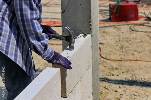 Construction technicians are building brick walls with lightweight bricks.