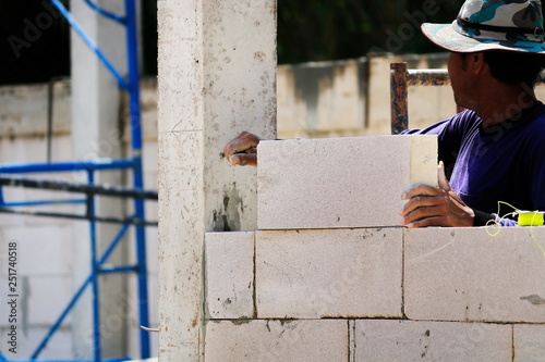 Construction technicians are building brick walls with lightweight bricks.