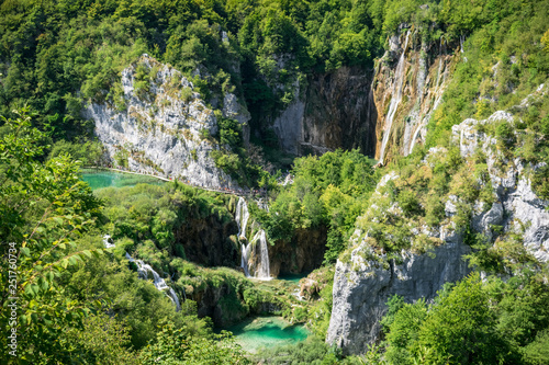 Fototapeta Naklejka Na Ścianę i Meble -  Small lakes and waterfalls in Plitvice National Park, Croatia. Beautiful view over the lakes and waterfalls surrounded by rocks and trees.