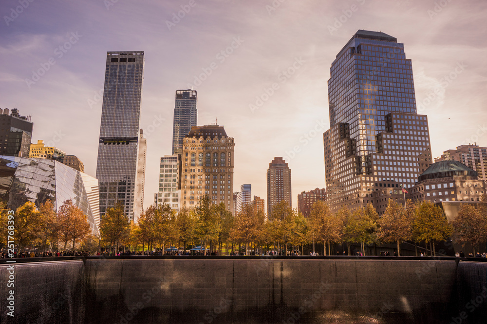 Obraz premium Perspective from below the One World Trade Center in New York