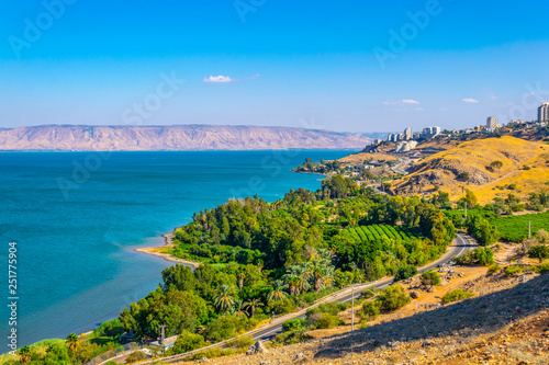 Quadro su tela Aerial view of Tiberias from mount Arbel in Israel