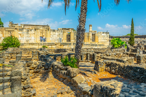 Photo Ruins of an ancient synagogue in Capernaum, Isarel