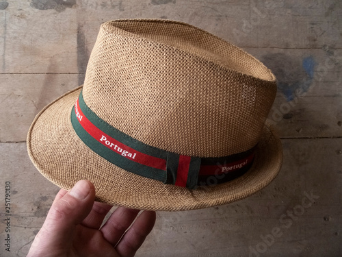 被る・ハット・帽子