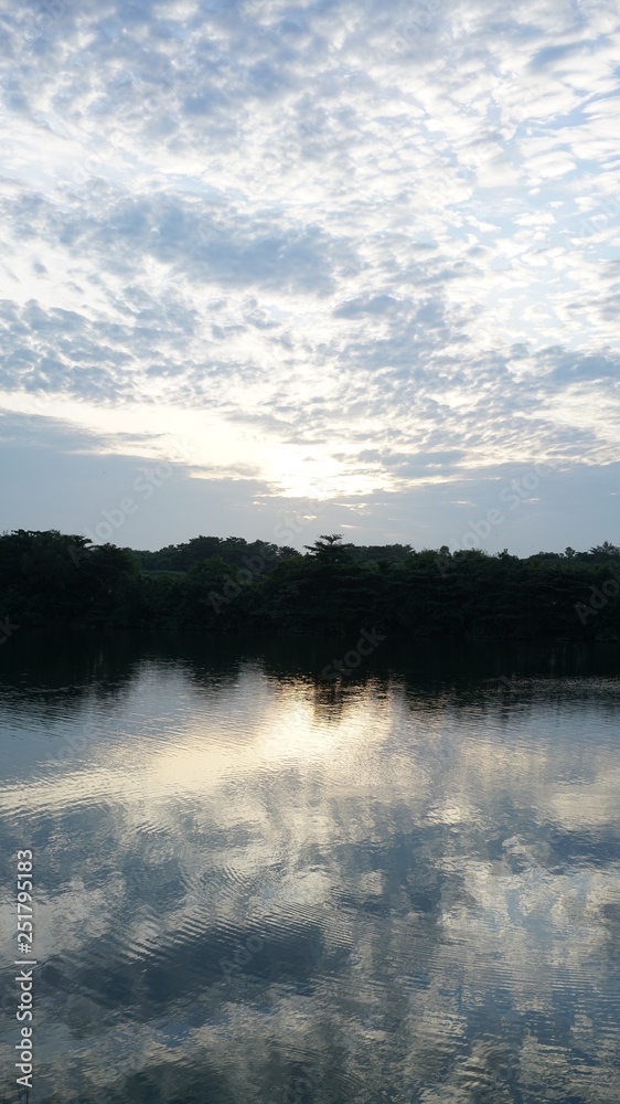 Fototapeta premium Sky and Lake