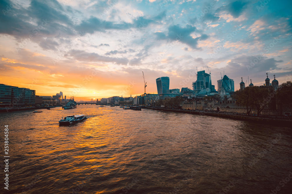 Amazing sunset over the river Thames in London