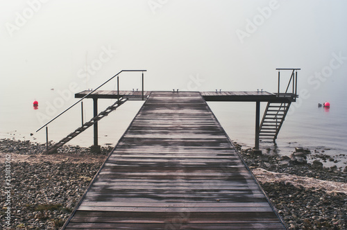 Boat dock on Lake Constance with a view of the Alps © DatenschutzStockfoto