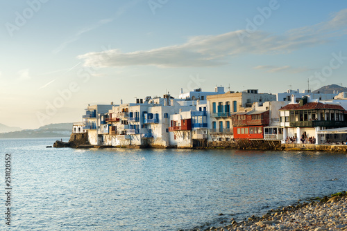 Fototapeta Naklejka Na Ścianę i Meble -  Picturesque houses by the sea in Mykonos, Greece