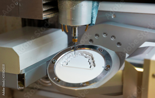 preparation of zircon in the process of manufacturing dentures