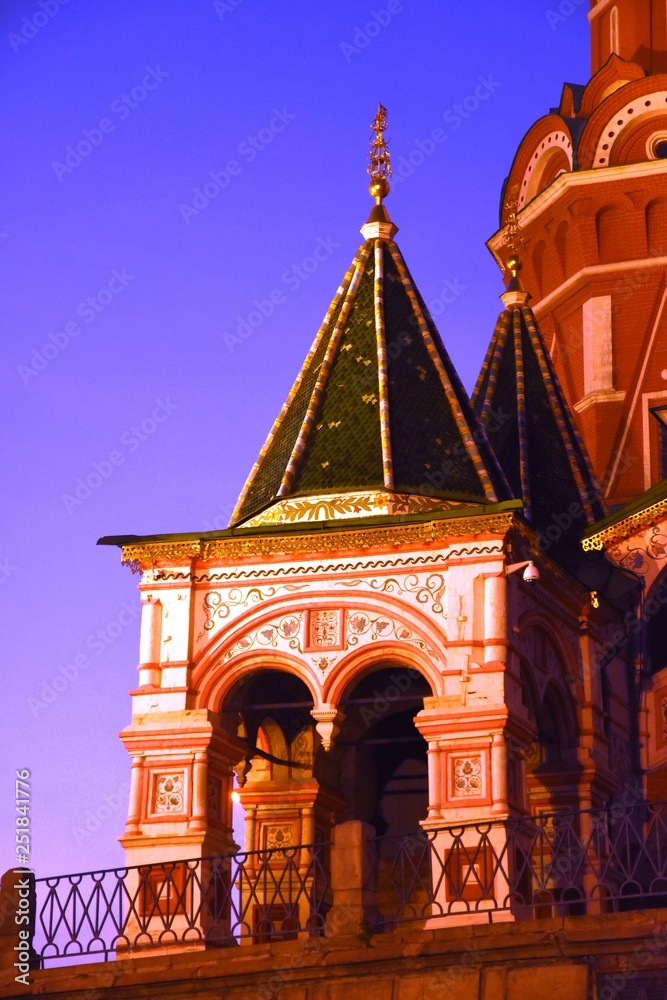 Fototapeta premium Saint Basils cathedral on the Red Square in Moscow. Color night photo.