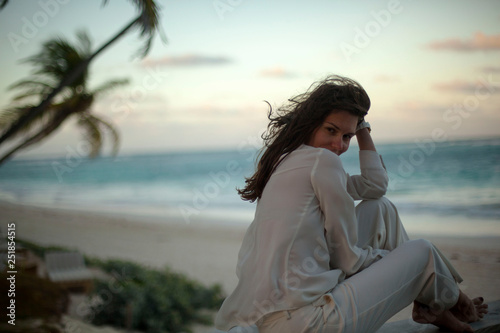 Dreamy girl pose on tropical beach © vvaragic