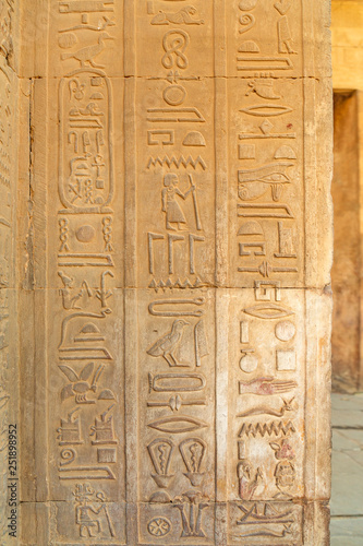 Ägyptische Hieroglyphen.