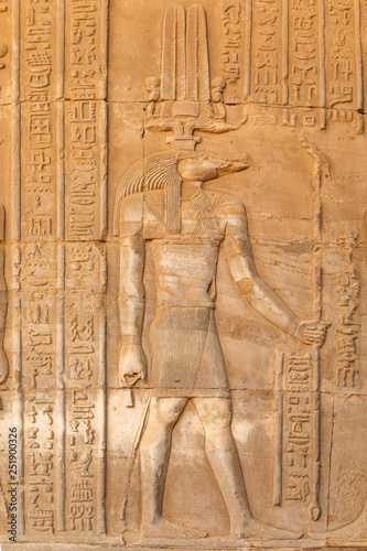 Tempel Kom Ombo am Nil in Ägypten, Reliefs und Hieroglyphen im Sandstein