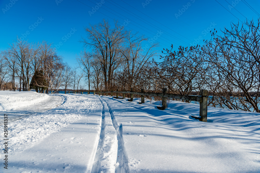 Obraz premium Landscape by the river