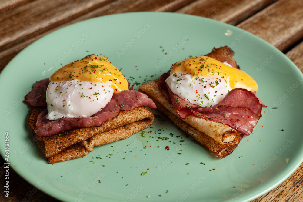 Pancakes with poached egg, ham and cheese sauce Pancakes with poached egg, ham and cheese sauce