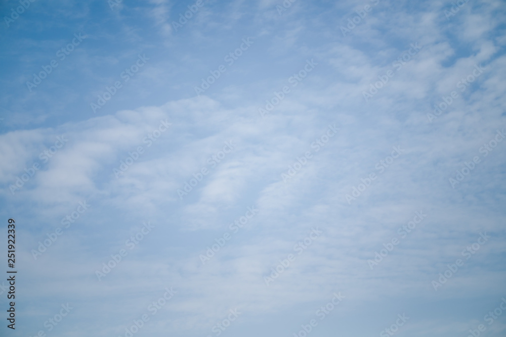 空 空