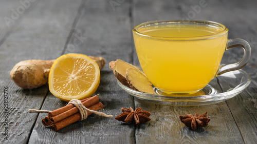 Ginger drink to improve immunity and quickly get rid of colds.