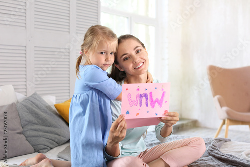 Mother receiving greeting c...
