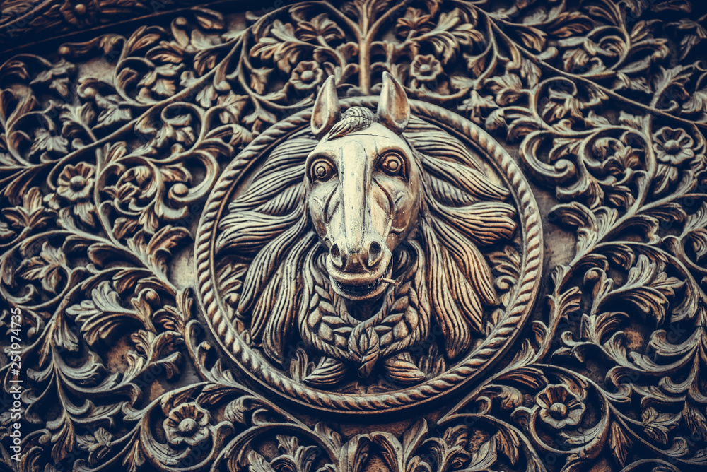 The head of a horse, carved out of wood, a smoking joint, with decorative ornaments.
