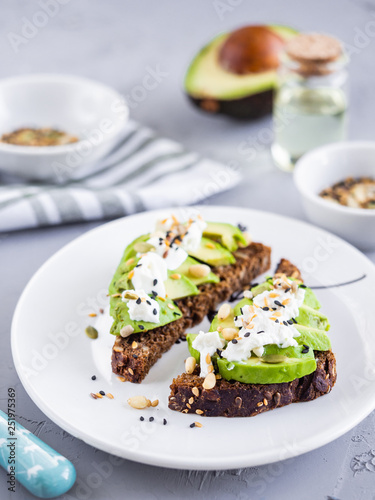 toast with avocado
