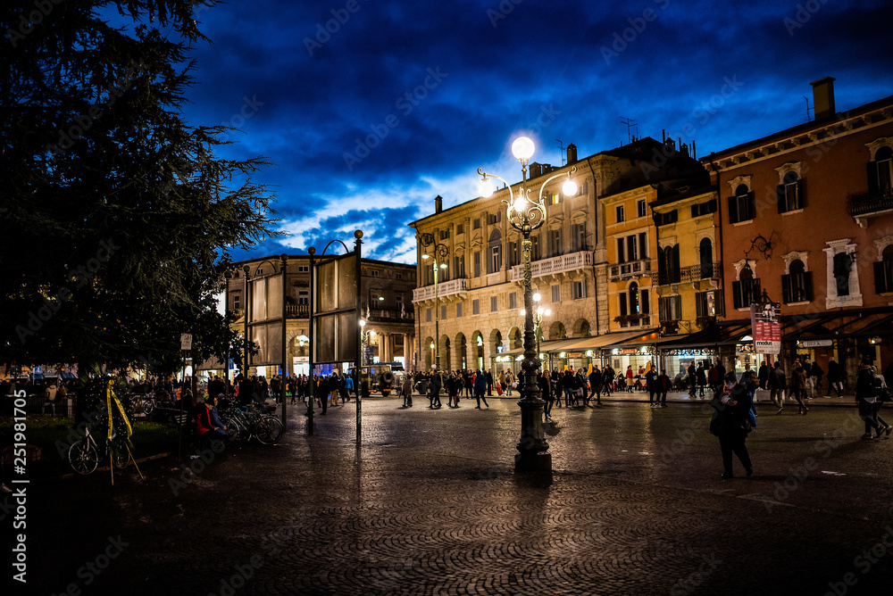 Piazza Bra - Vista del Listone by Night