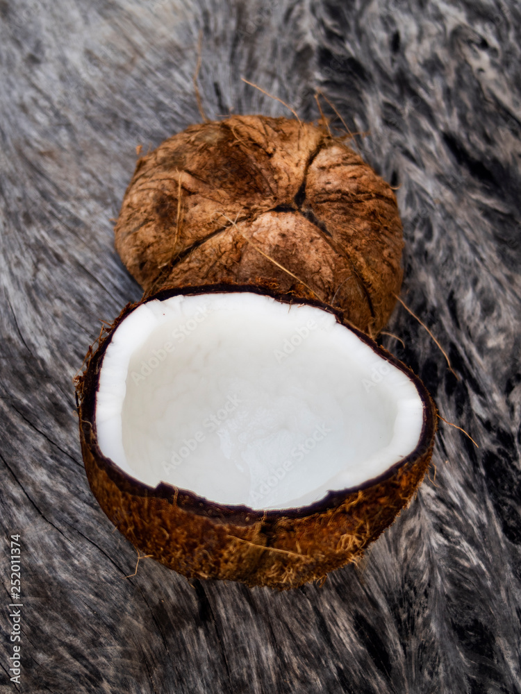 Coconut and coconut shell how to open them by Eito knife Coconut and coconut shell how to open them by Eito knife