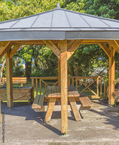 Wallpaper Mural Kiosque toiture zinc  Torontodigital.ca