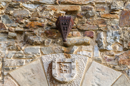 Escudo heráldico. Torreón de los Osorio. Turienzo de los Caballeros, León, España. photo